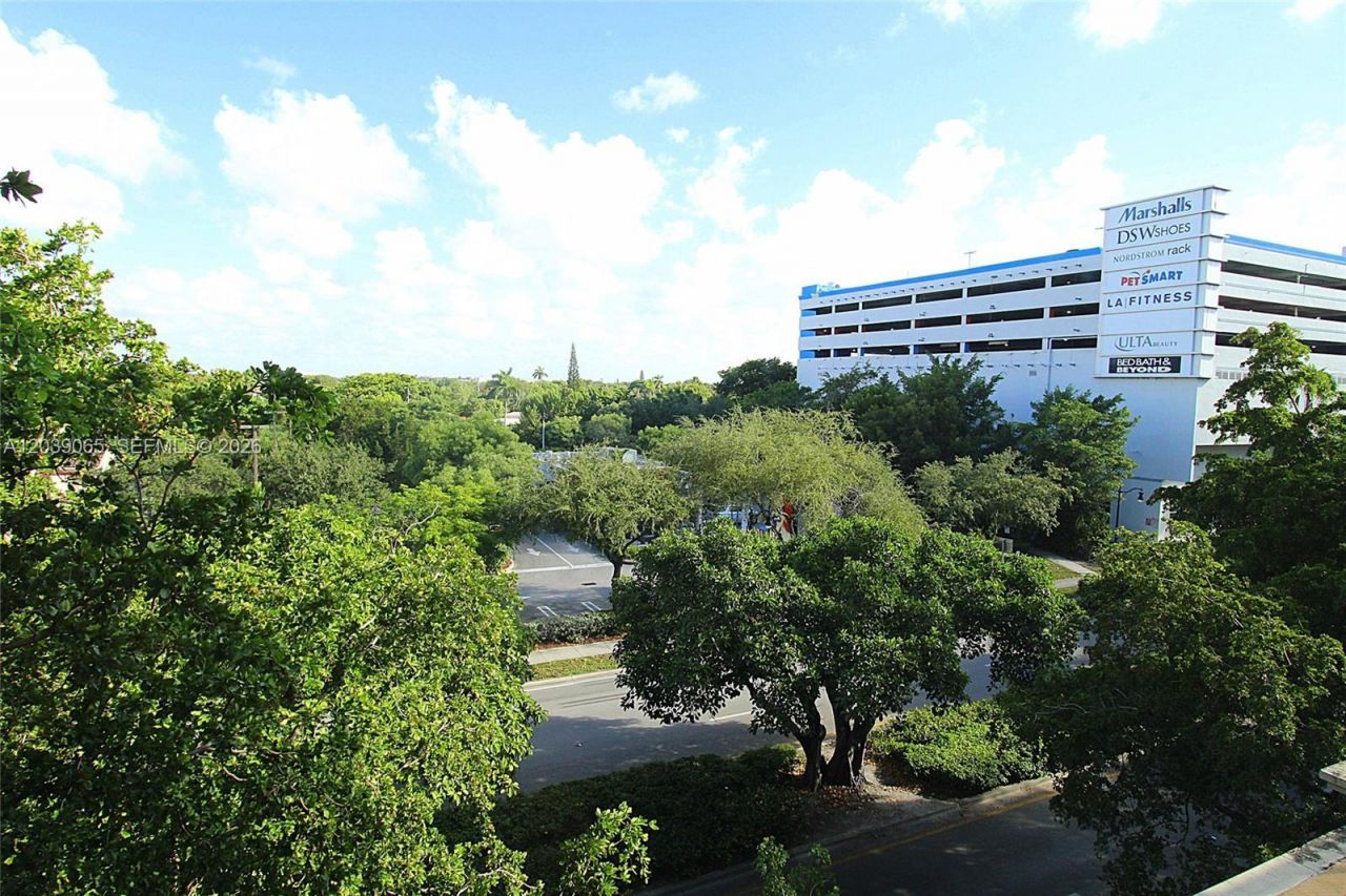 3530 SW 22nd St , Unit 505, Miami, FL 33145 Photo