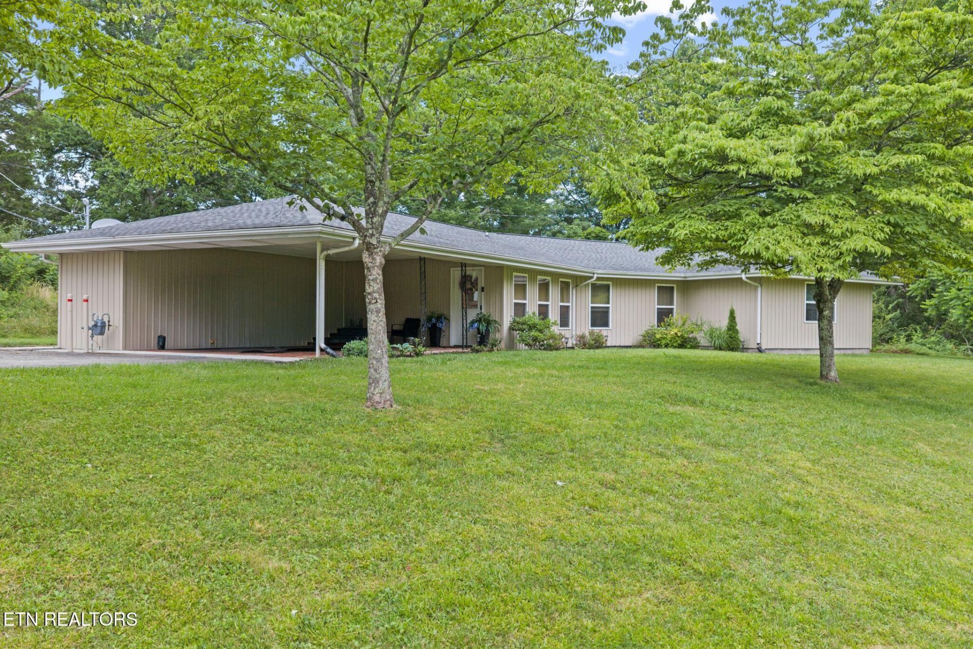 1169 Main St, Wartburg, TN 37887 Main Photo
