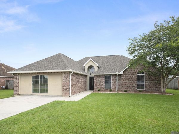 9911 Asheville Dr, Denham Springs, LA 70706