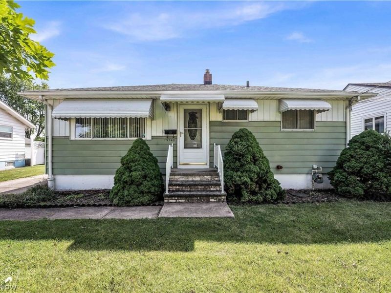 15540 Paulding Boulevard, Brook Park, OH 44142 Photo 2