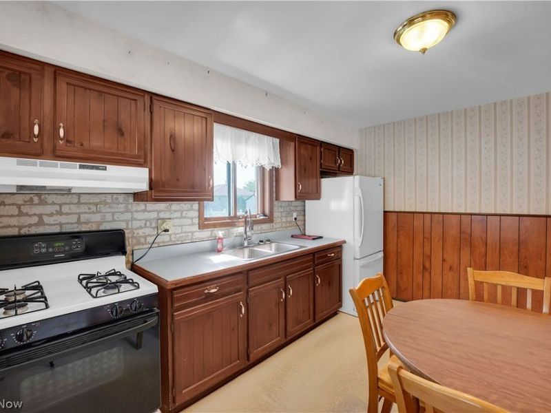 15540 Paulding Boulevard, Brook Park, OH 44142 Photo 7