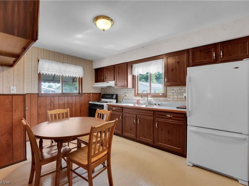 15540 Paulding Boulevard, Brook Park, OH 44142 Photo 8