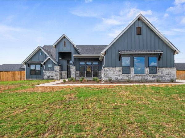 6775 Kings Mill DR, Salado, TX 76571