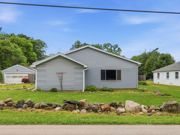 212 Woodland Avenue, Jackson, MI 49203