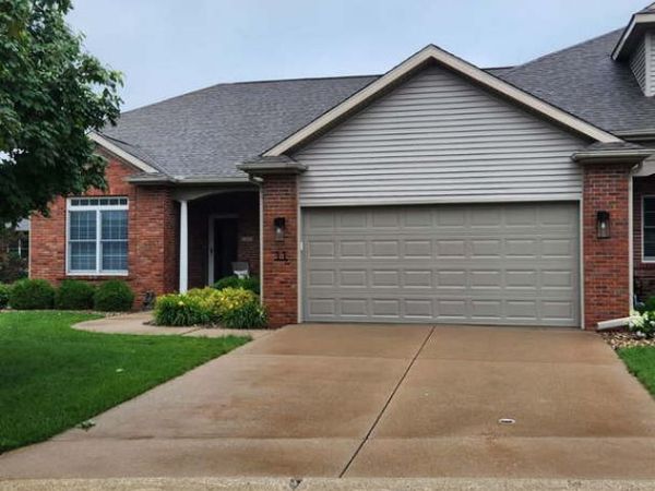 11 Arbor Court , Bloomington, IL 61704