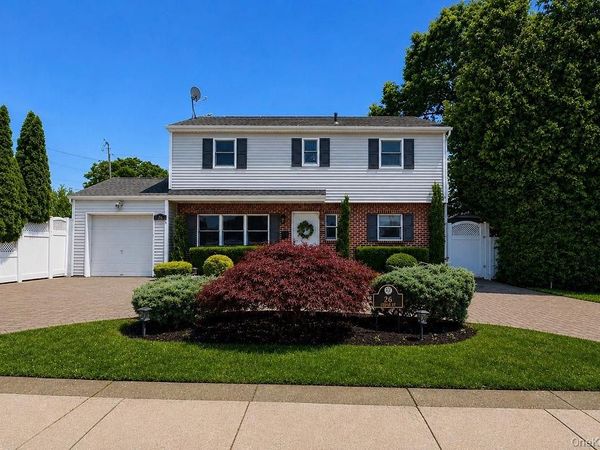 26 Cedar Street , Farmingdale, NY 11735