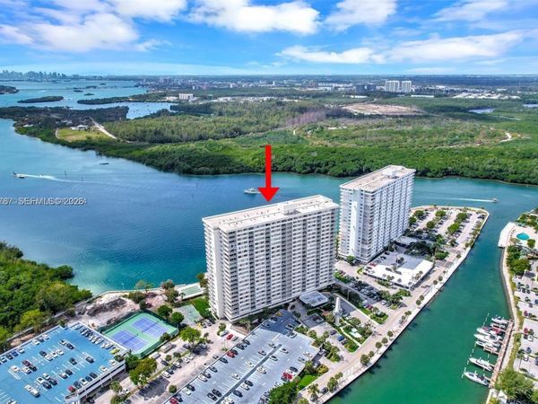 300 Bayview Dr , Unit 1711, Sunny Isles Beach, FL 33160
