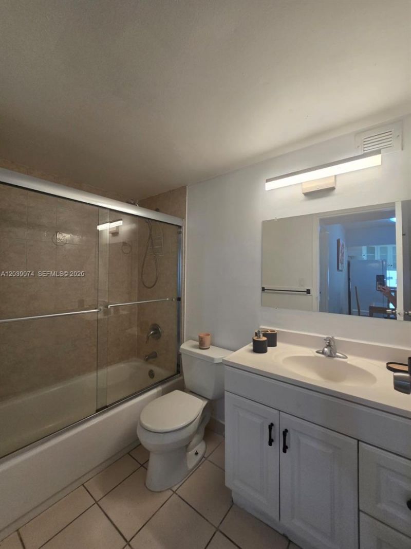 16919 N Bay Rd, Unit 705, Sunny Isles Beach, FL 33160 Photo