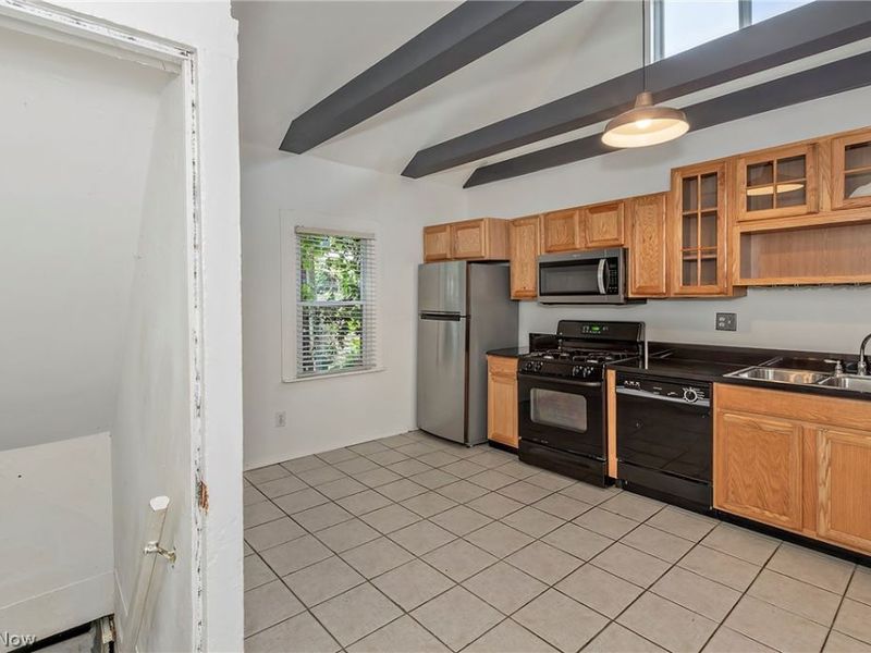 750 Brayton Avenue, Cleveland, OH 44113 Photo 14