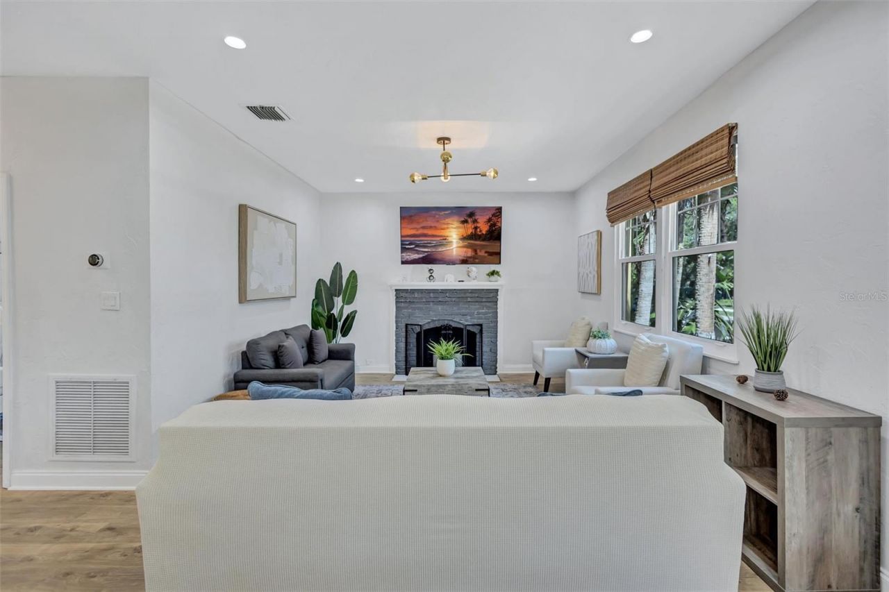 2437 Floyd Street , Sarasota, FL 34239 Photo