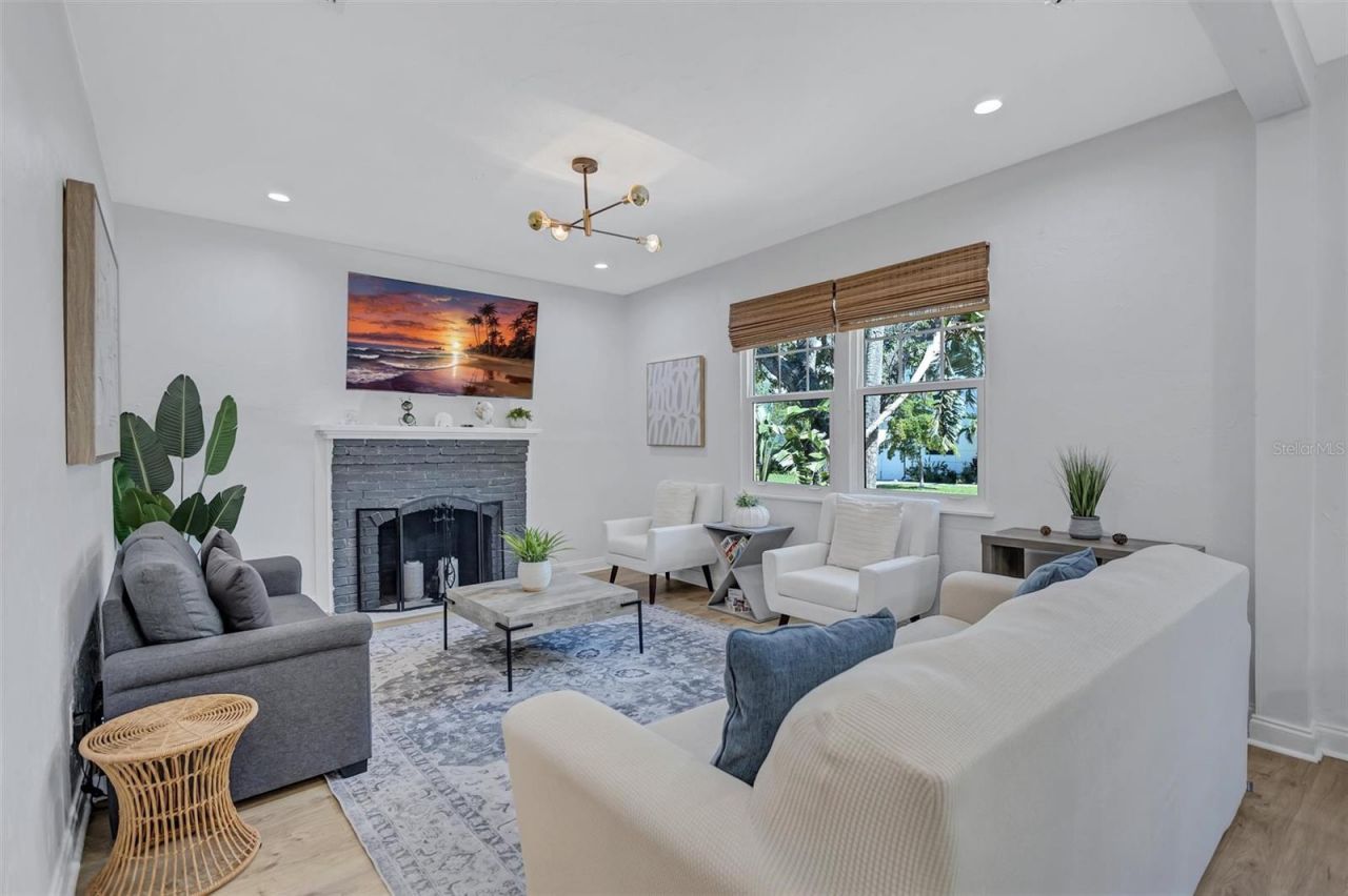 2437 Floyd Street , Sarasota, FL 34239 Photo