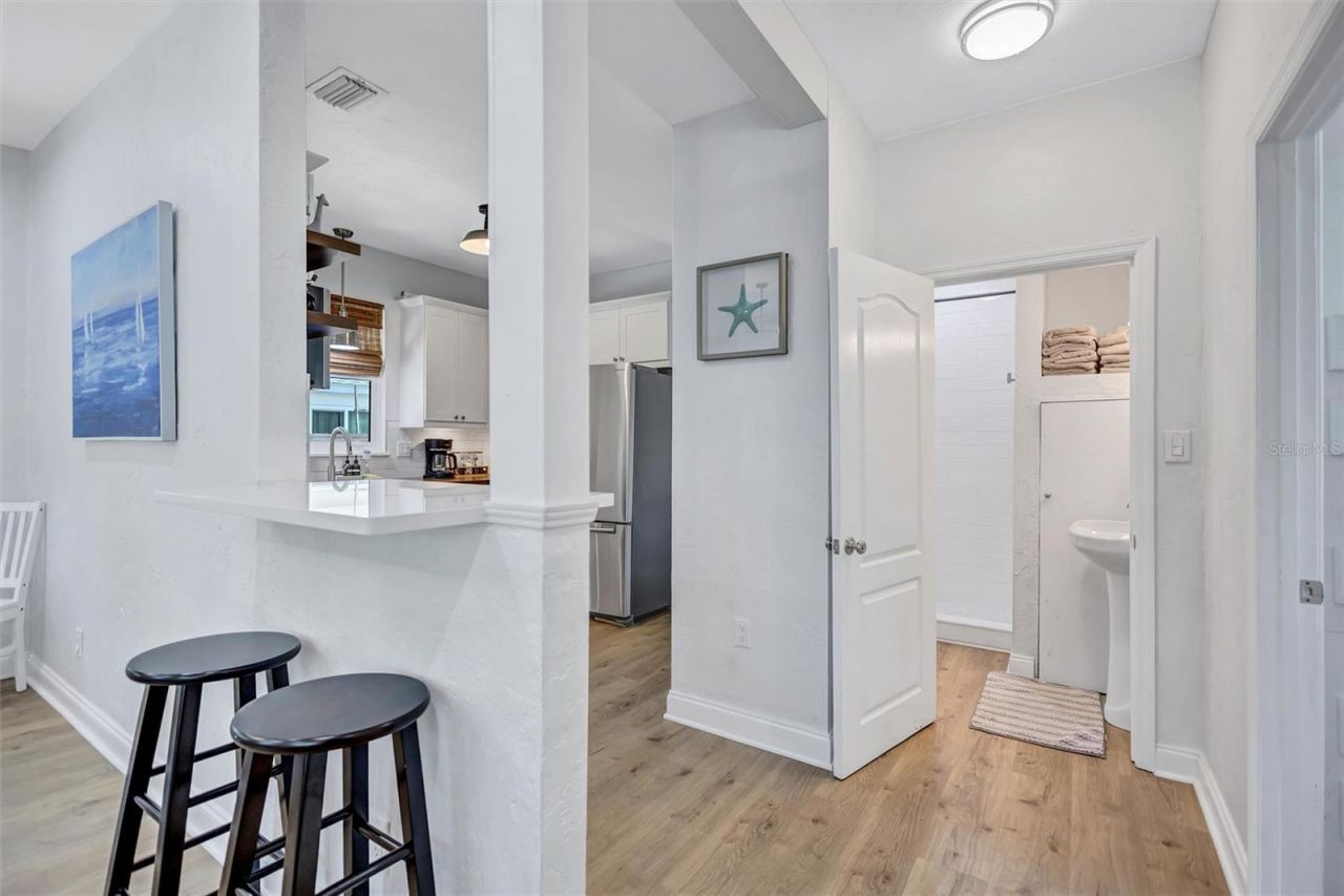 2437 Floyd Street , Sarasota, FL 34239 Photo