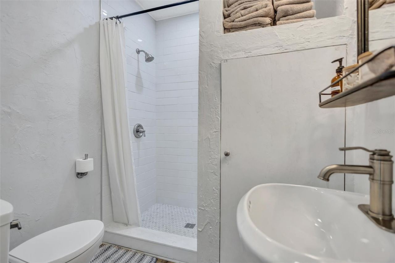 2437 Floyd Street , Sarasota, FL 34239 Photo