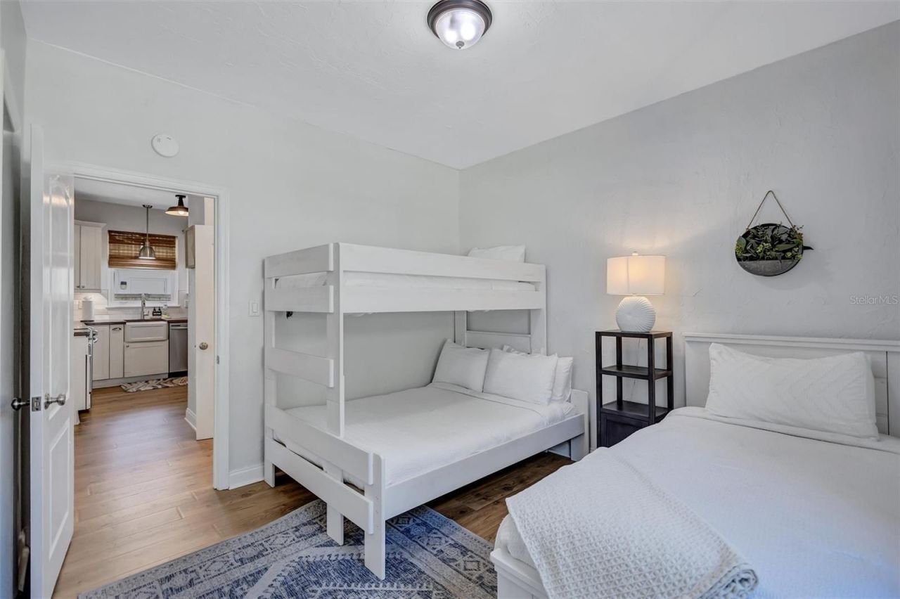 2437 Floyd Street , Sarasota, FL 34239 Photo