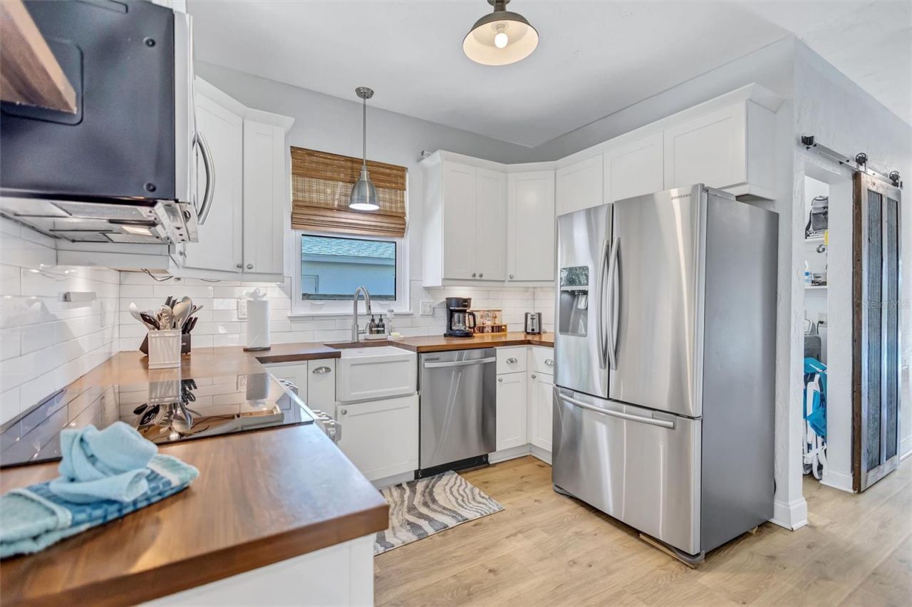 2437 Floyd Street , Sarasota, FL 34239 Photo