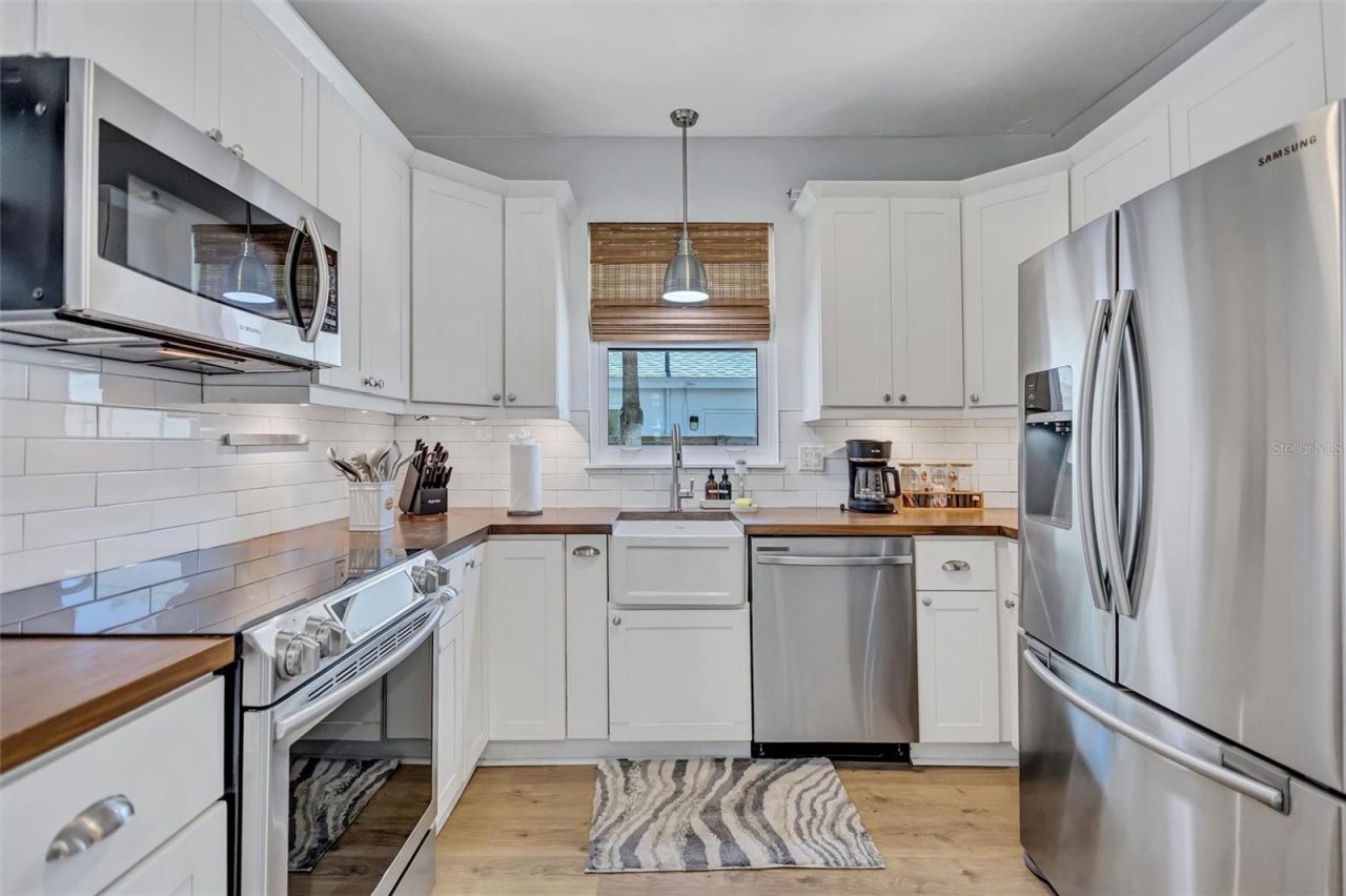2437 Floyd Street , Sarasota, FL 34239 Photo