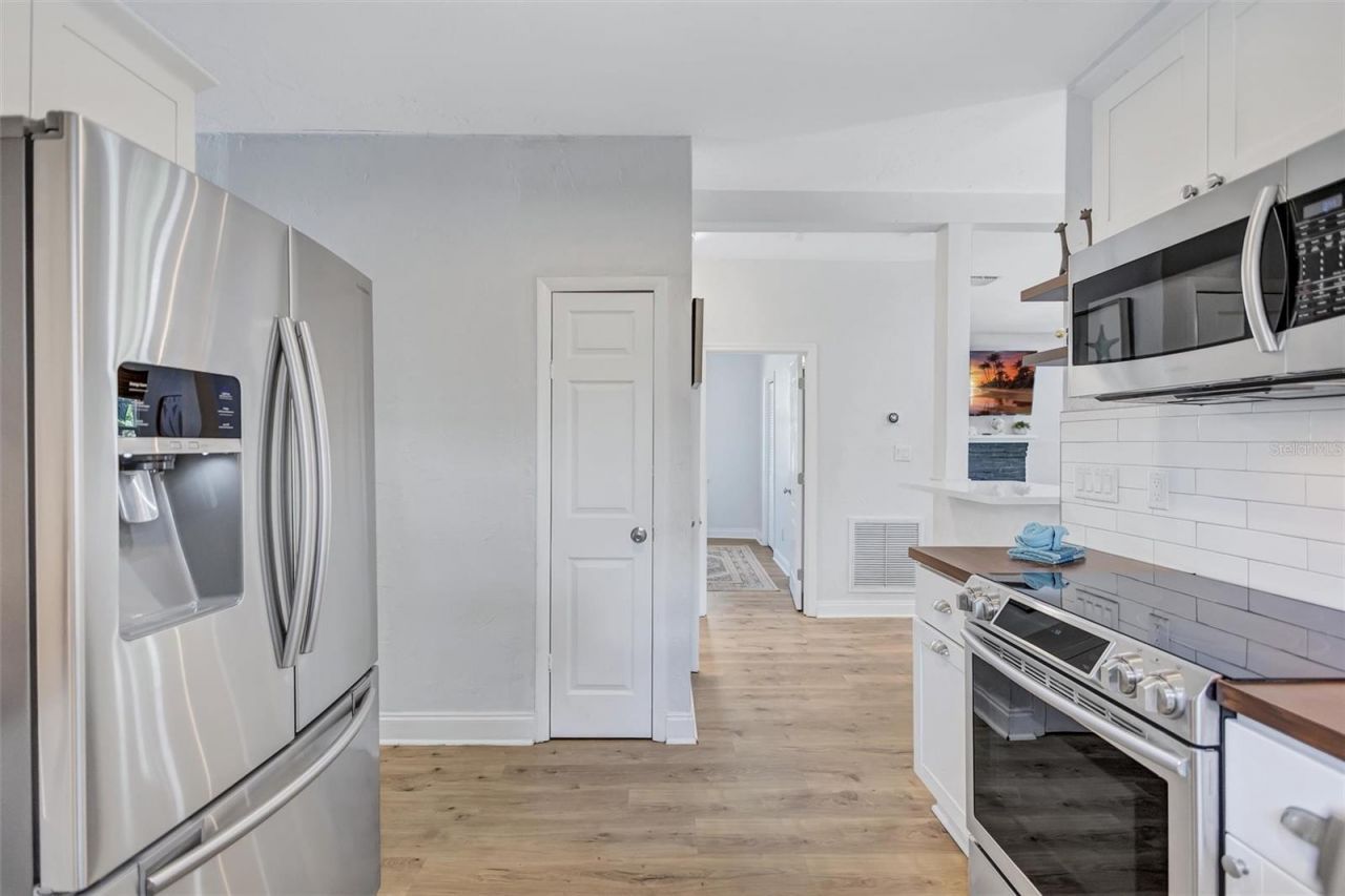 2437 Floyd Street , Sarasota, FL 34239 Photo