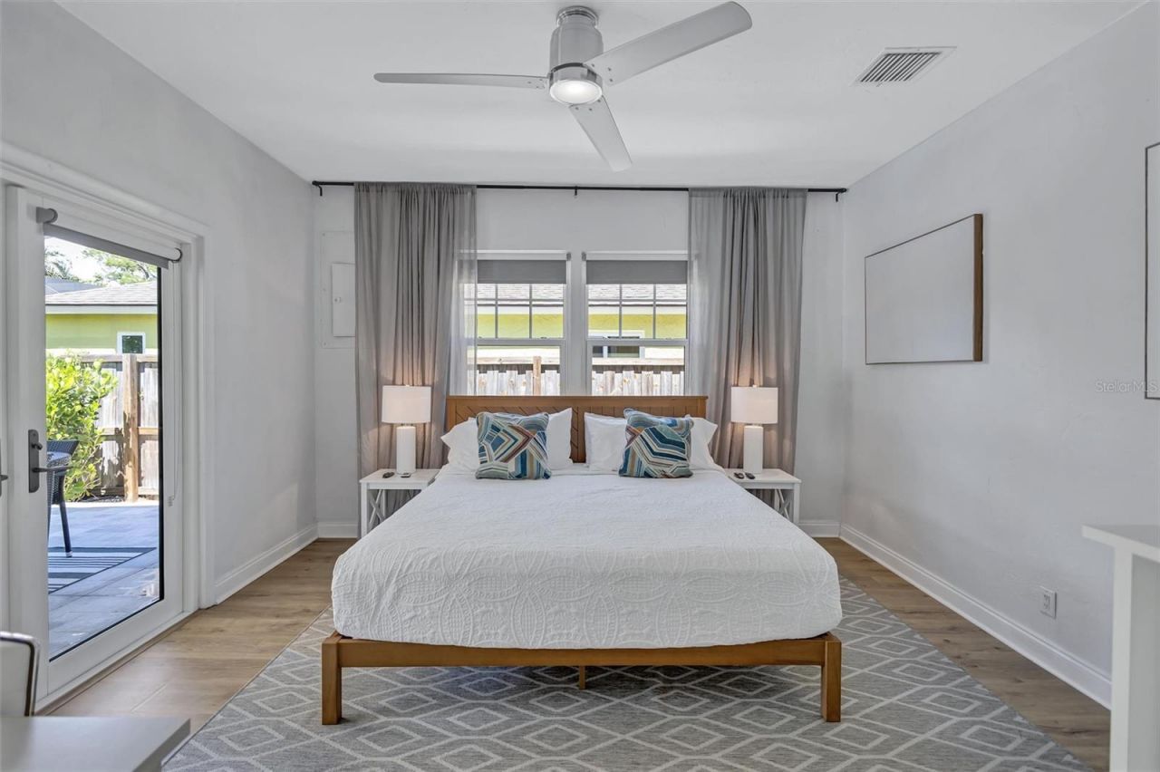 2437 Floyd Street , Sarasota, FL 34239 Photo