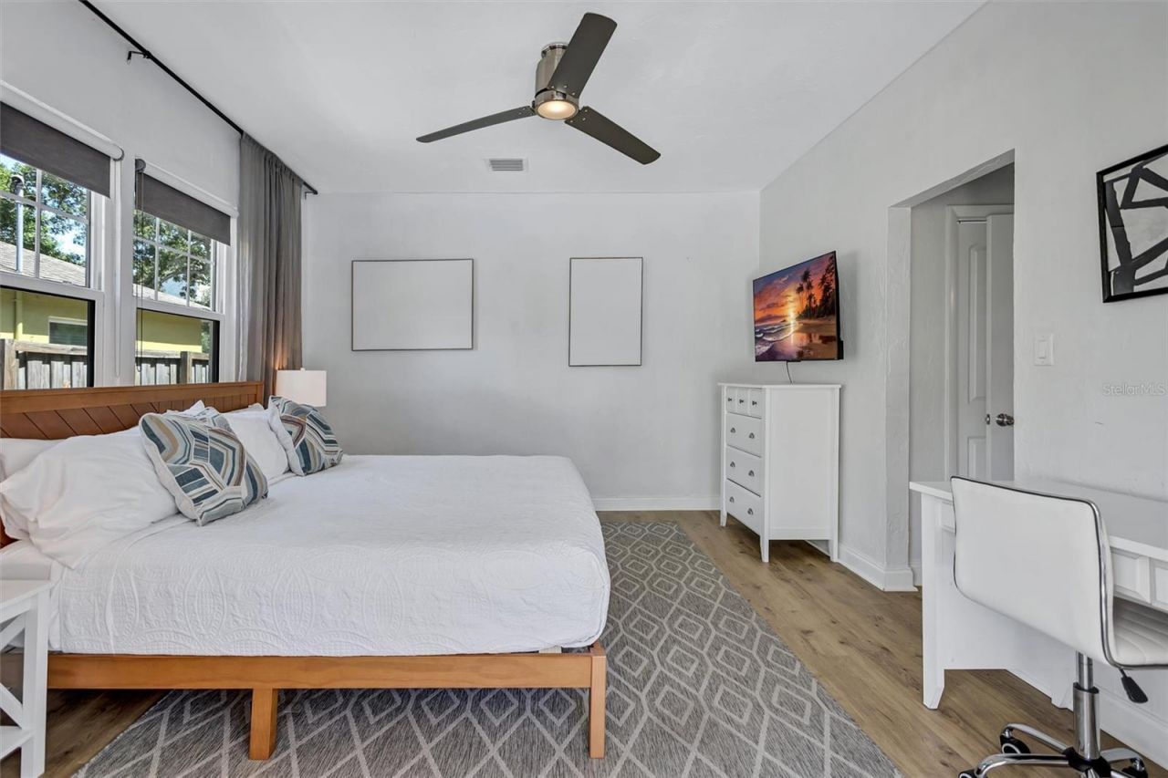 2437 Floyd Street , Sarasota, FL 34239 Photo