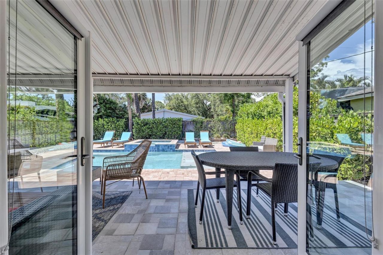 2437 Floyd Street , Sarasota, FL 34239 Photo