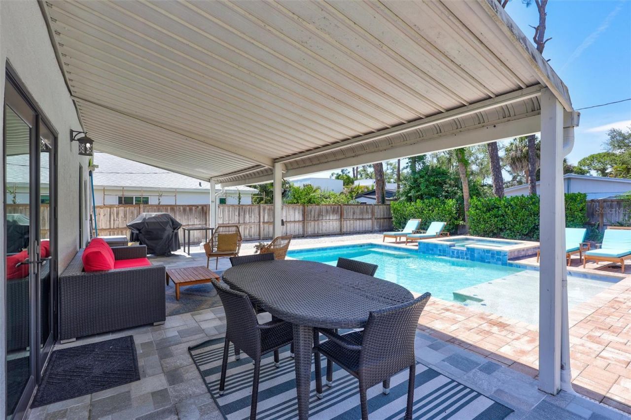 2437 Floyd Street , Sarasota, FL 34239 Photo