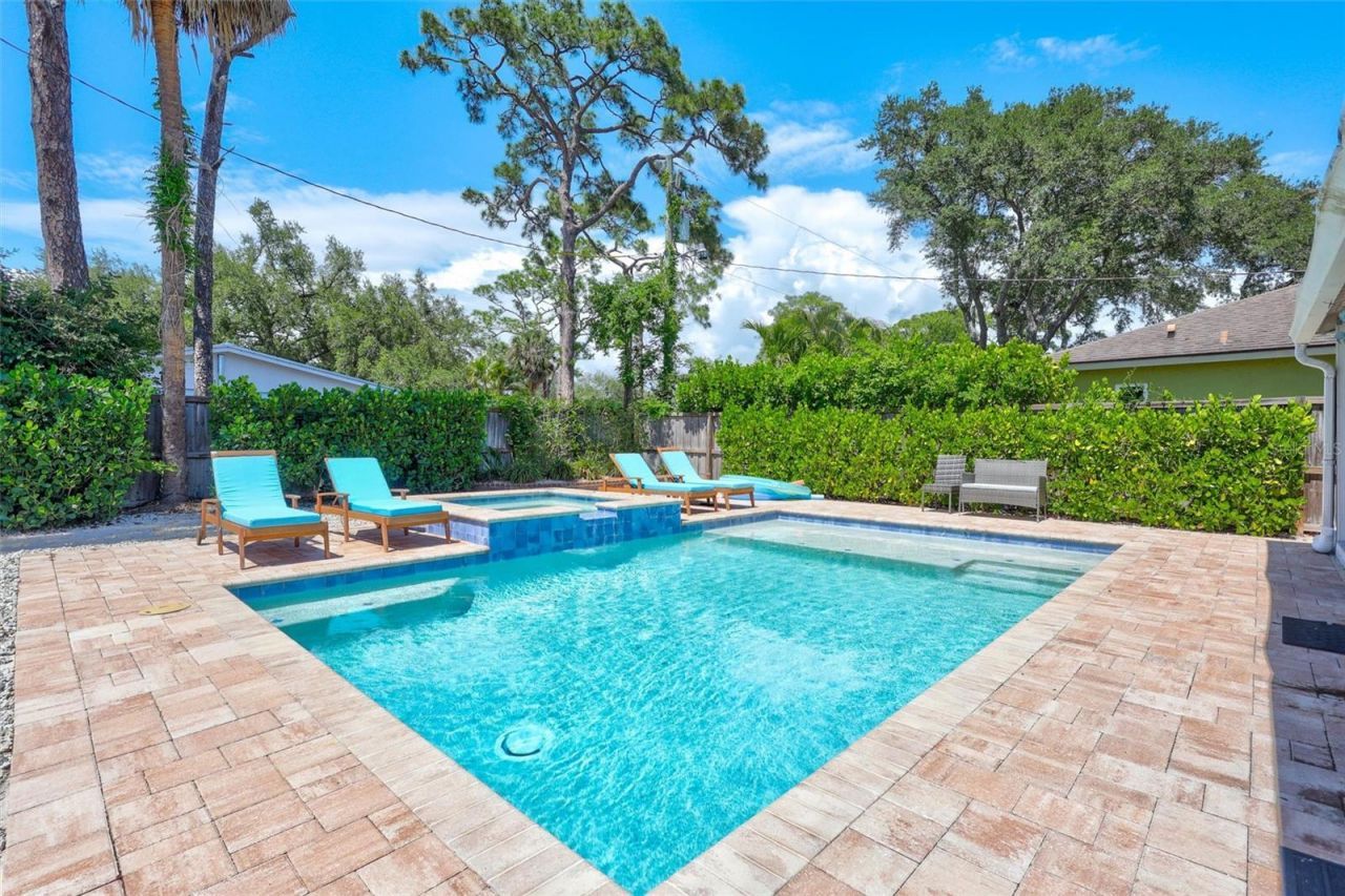 2437 Floyd Street , Sarasota, FL 34239 Photo