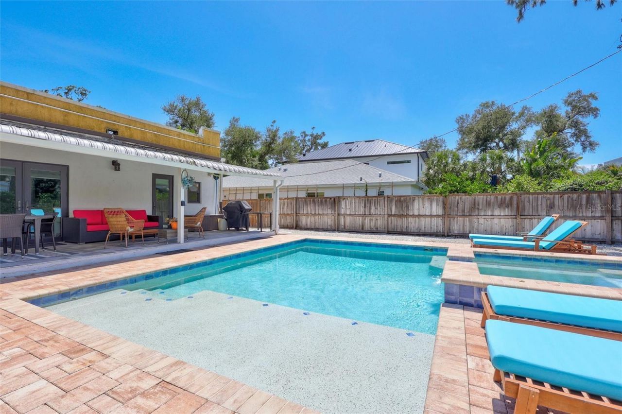 2437 Floyd Street , Sarasota, FL 34239 Photo