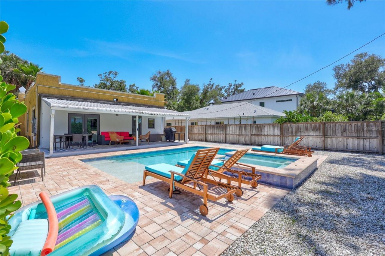 2437 Floyd Street , Sarasota, FL 34239 Photo