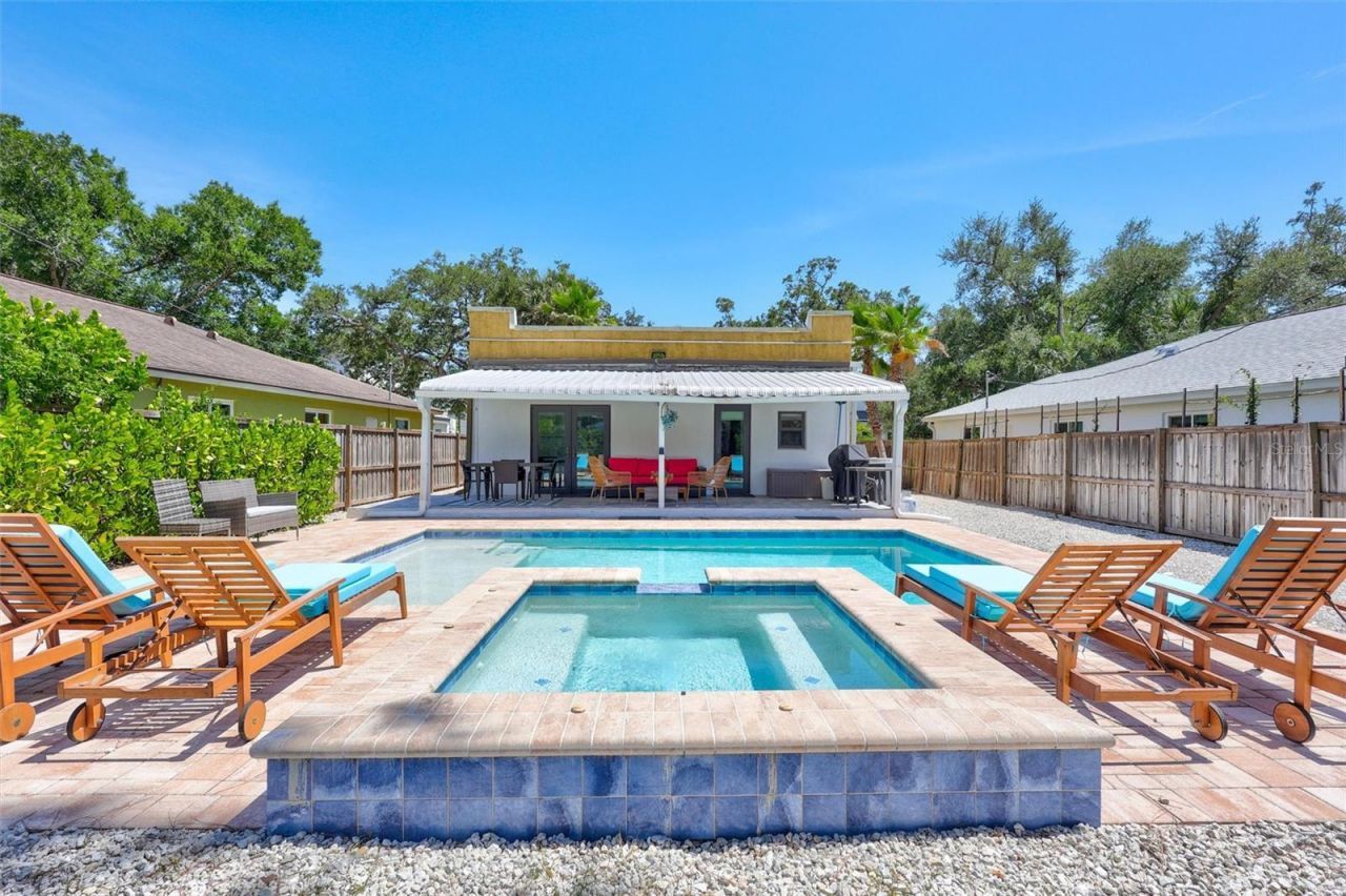 2437 Floyd Street , Sarasota, FL 34239 Photo