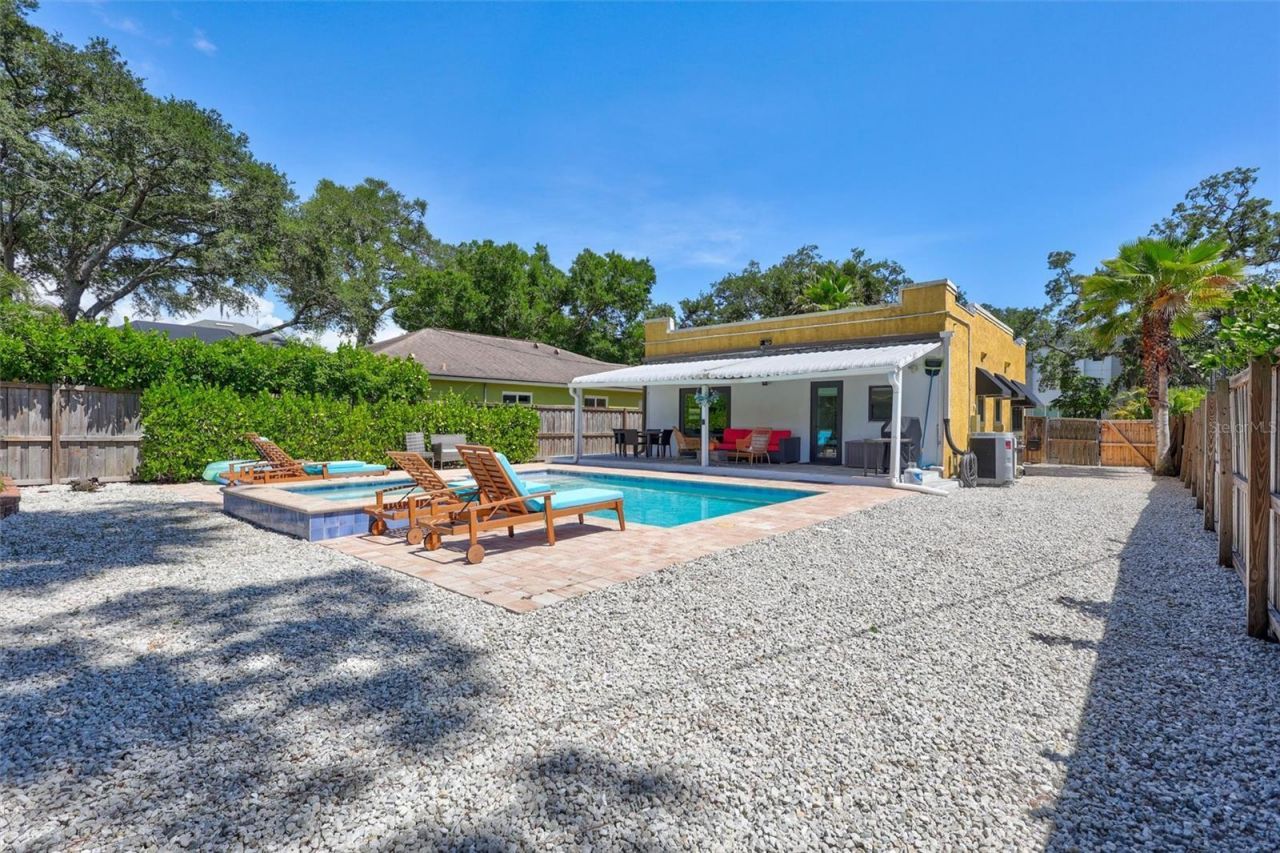 2437 Floyd Street , Sarasota, FL 34239 Photo
