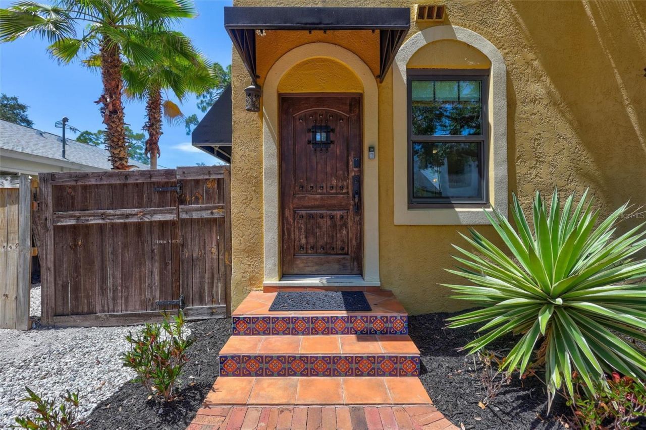 2437 Floyd Street , Sarasota, FL 34239 Photo
