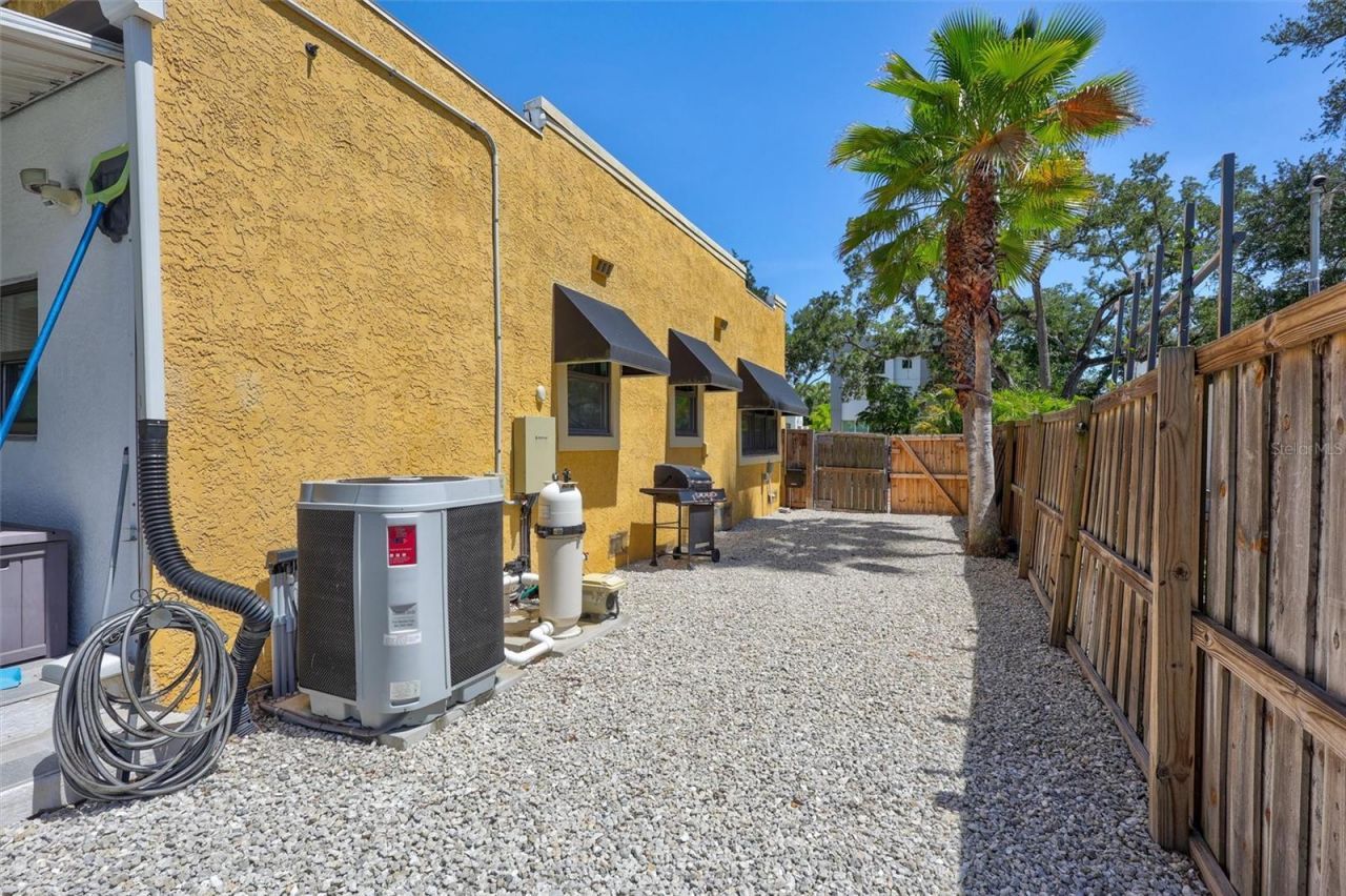 2437 Floyd Street , Sarasota, FL 34239 Photo