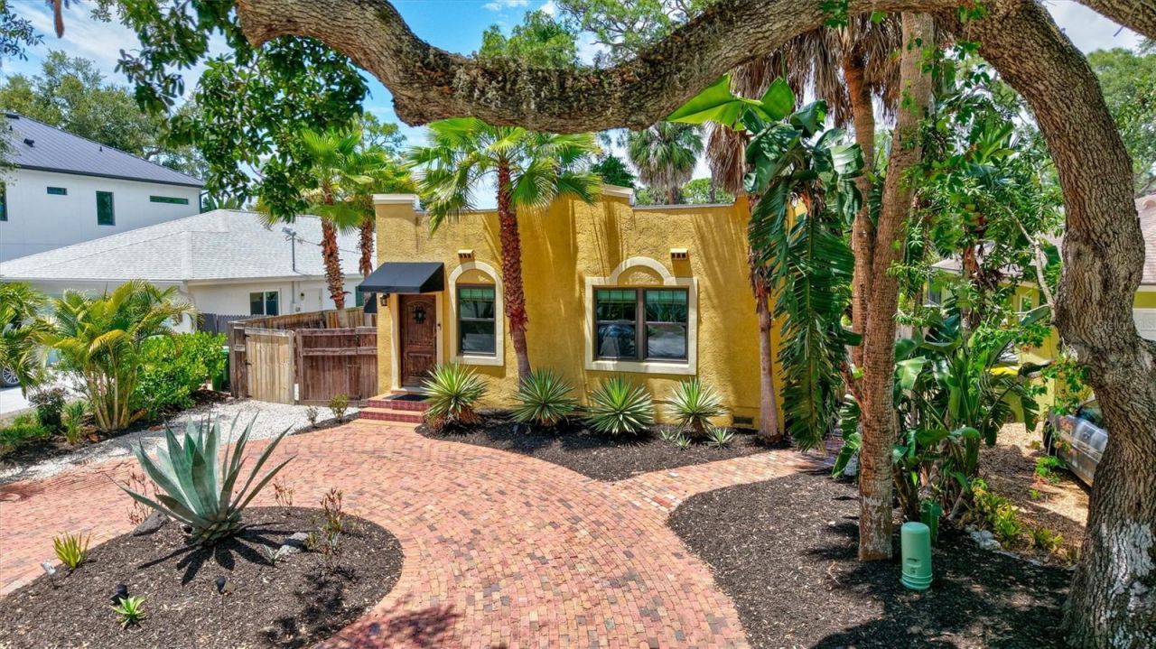 2437 Floyd Street , Sarasota, FL 34239 Photo
