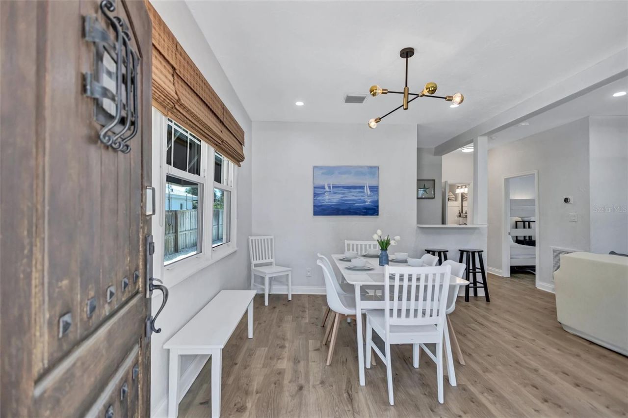 2437 Floyd Street , Sarasota, FL 34239 Photo