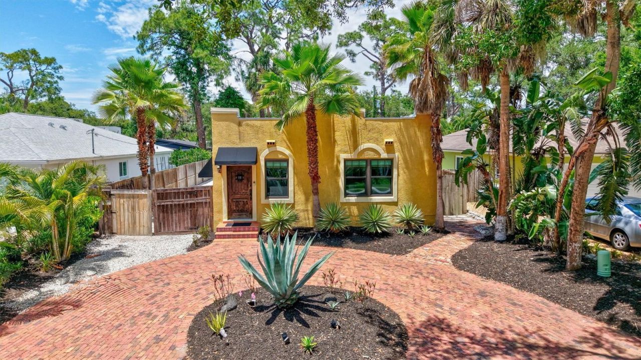 2437 Floyd Street , Sarasota, FL 34239 Photo