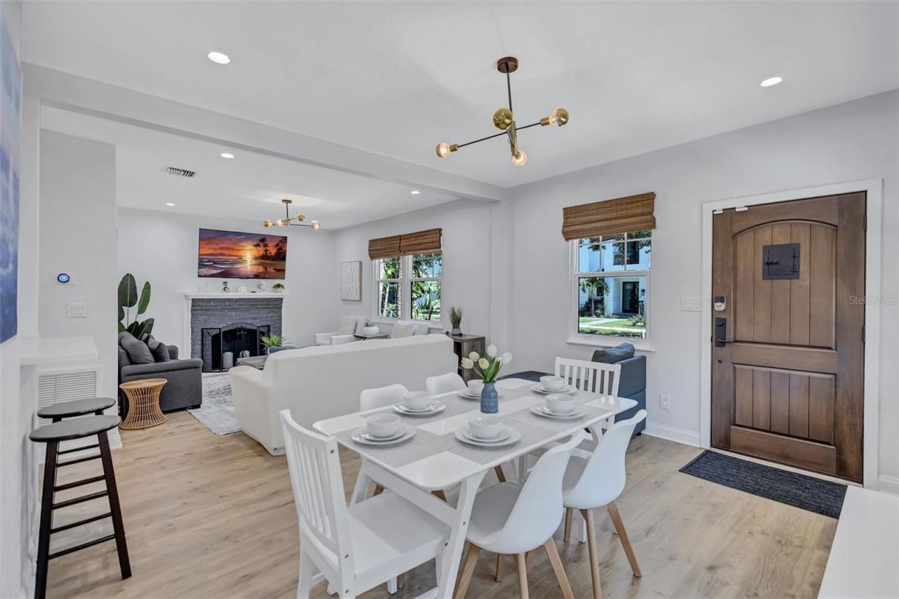 2437 Floyd Street , Sarasota, FL 34239 Photo