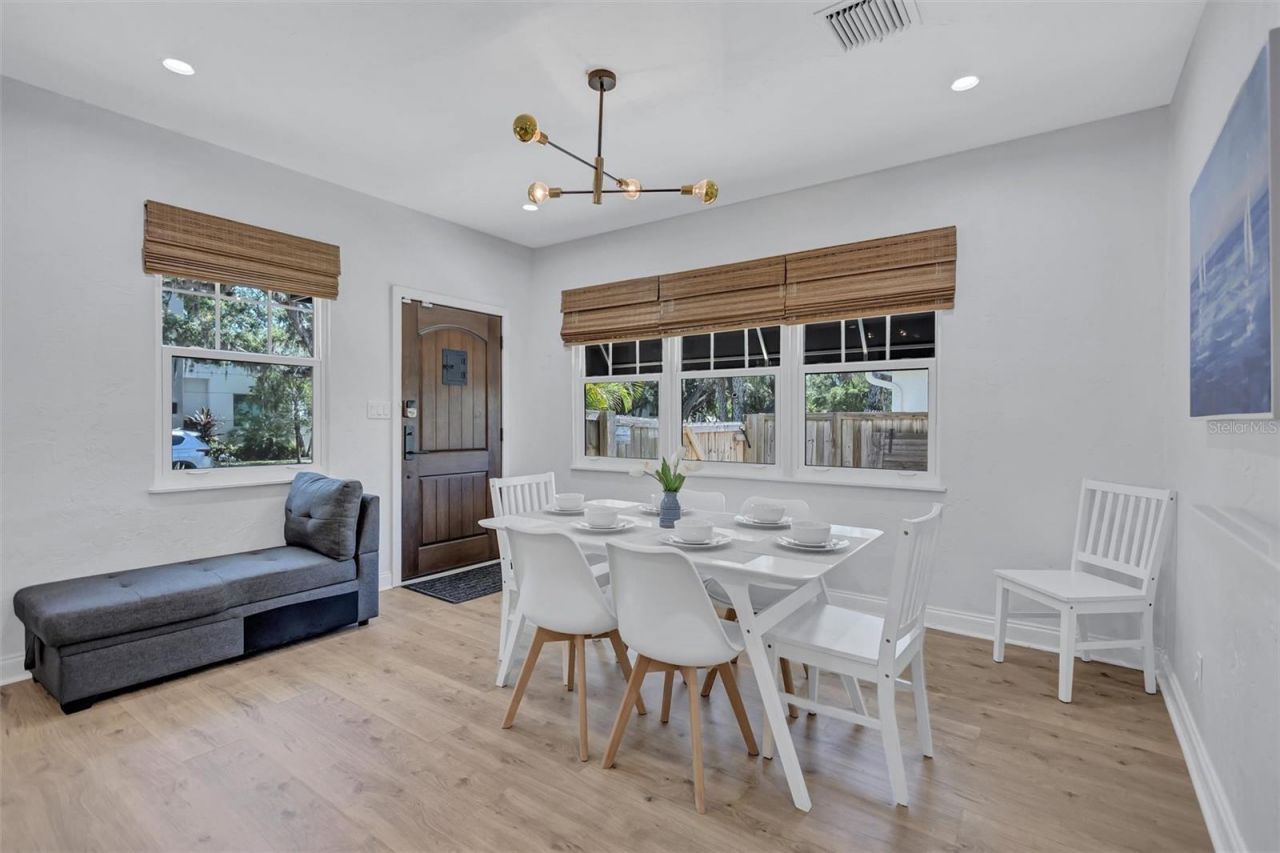 2437 Floyd Street , Sarasota, FL 34239 Photo