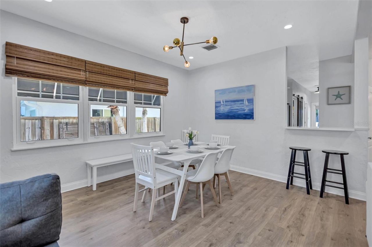 2437 Floyd Street , Sarasota, FL 34239 Photo