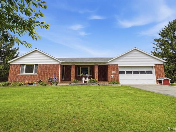 3843 Hooker Road, Hamburg Twp, MI 48169