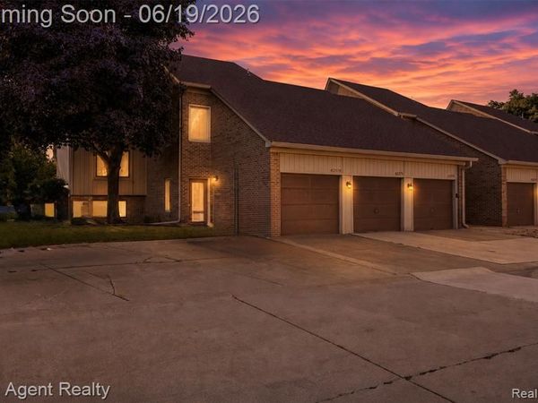 42374 Lochmoor Street, Clinton Twp, MI 48038