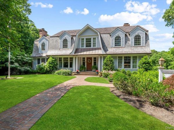 5 Fox Hunt Court, Cold Spring Harbor, NY 11724