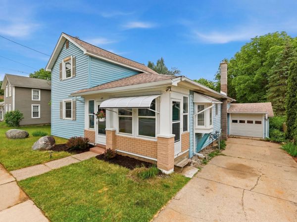 419 N Monroe Street SE, Lowell, MI 49331