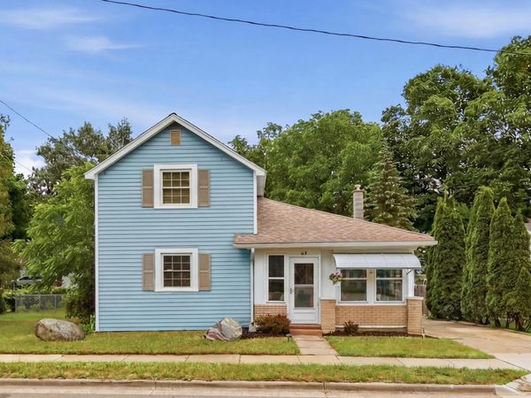 419 N Monroe Street SE, Lowell, MI 49331