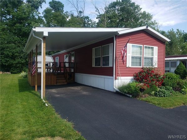 46 Lakewood Village , Medina, NY 14103