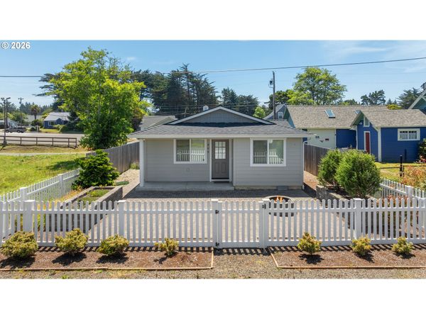 860 1ST SE ST, Bandon, OR 97411