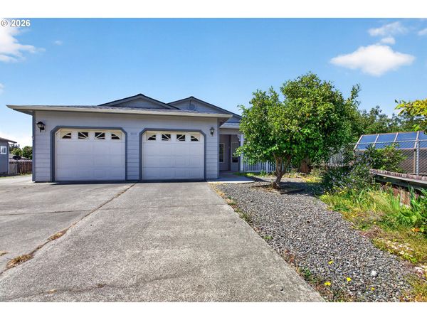 517 ROSICHELLI DR, Brookings, OR 97415
