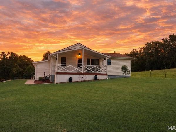 1086 Mill Hill Road , St Clair, MO 63077