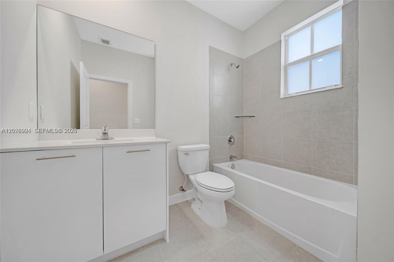 2373 NW 130th St , Miami, FL 33167 Photo