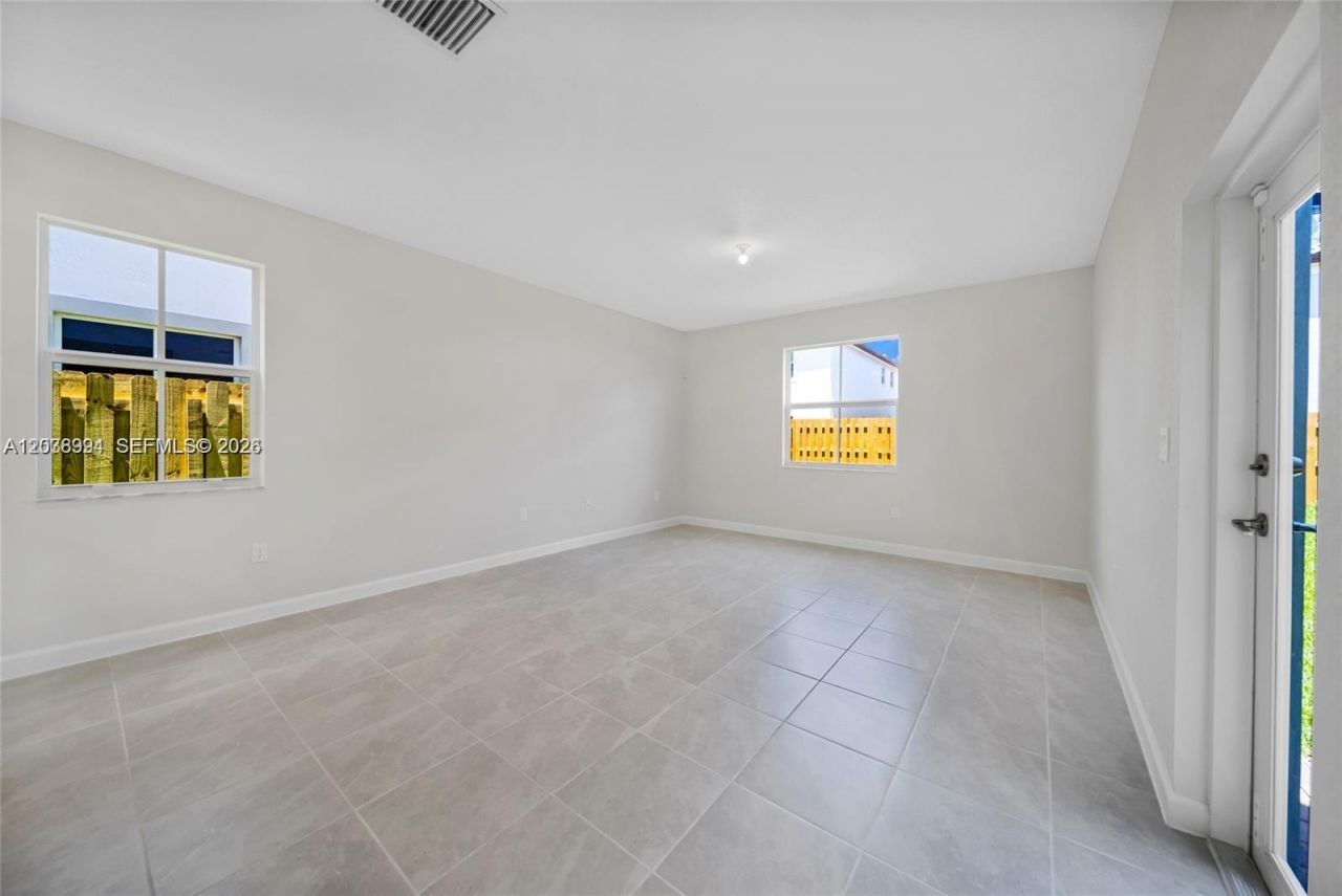 2373 NW 130th St , Miami, FL 33167 Photo