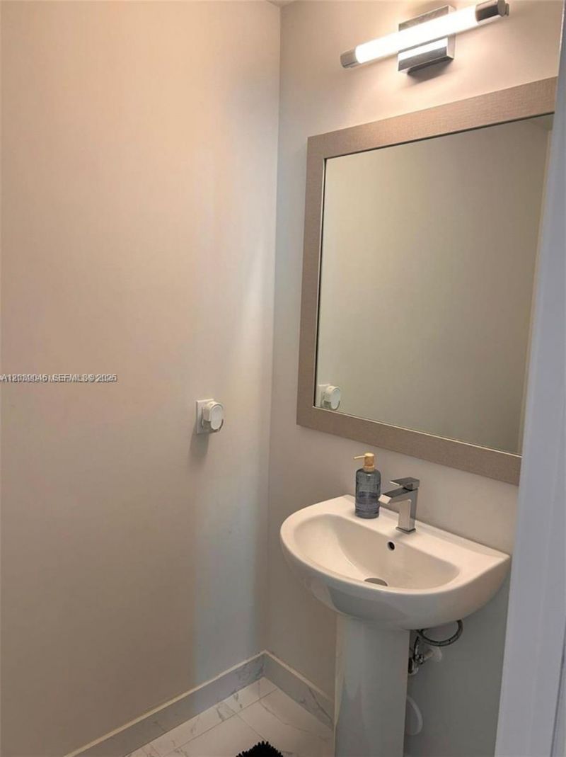 2561 NE 193rd St , Unit 1201, Miami, FL 33180 Photo